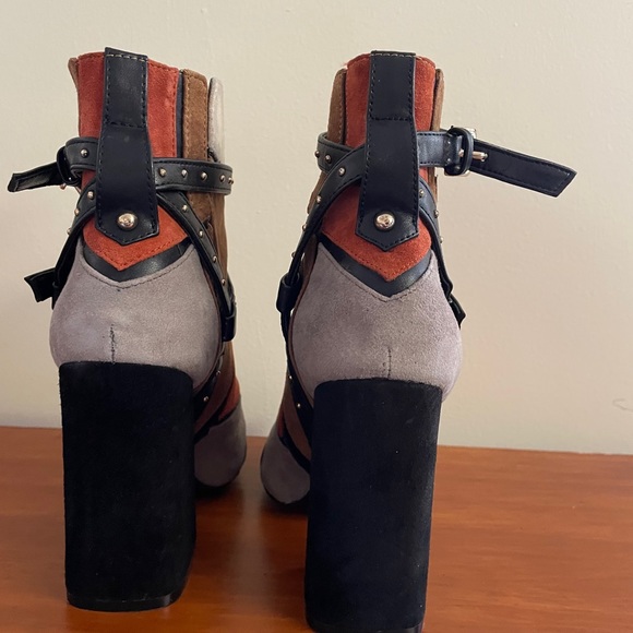 Suede boots - Picture 4 of 4